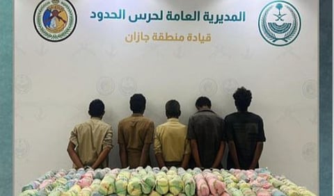القبض على 5 يمنيين لتهريبهم 48 كيلوجرامًا من القات بجازان 