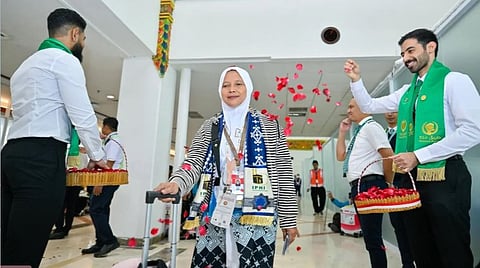 مغادرة أولى رحلات مستفيدي مبادرة «طريق مكة» من مدينة سورابايا بإندونيسيا