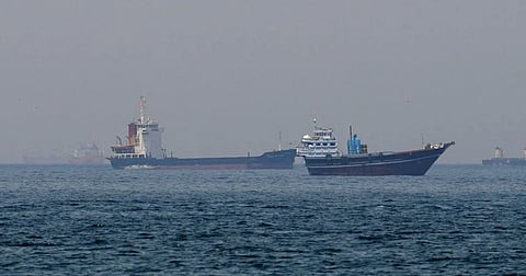 رغم القيود الأمريكية والحصار البحري.. 34 ناقلة نفط مرتبطة بإيران تتجاوز مضيق هرمز