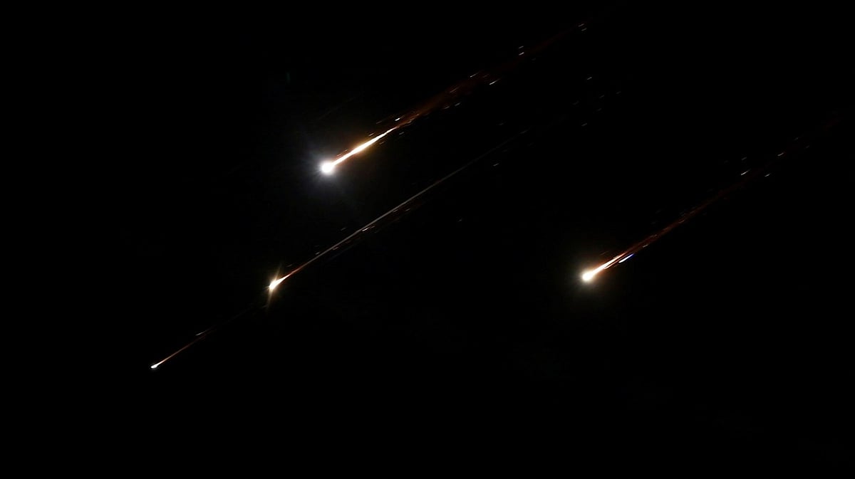 وكالة مهر: تفعيل أنظمة الدفاع الجوي في طهران للتعامل مع 