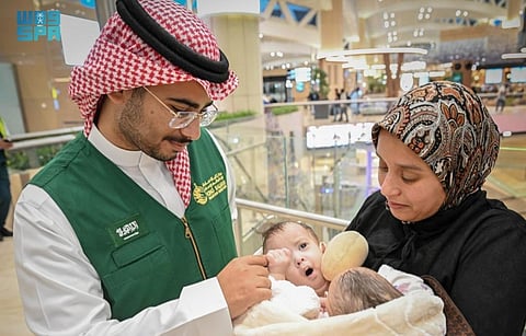 إنفاذًا لتوجيهات القيادة.. وصول التوأم الملتصق المغربي «سجى وضحى» إلى الرياض