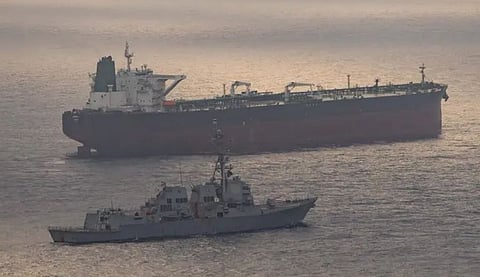 القيادة المركزية تنشر صورة لمدمرة تحاصر الموانئ الإيرانية