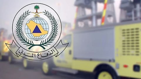 «الدفاع المدني» بالطائف ينقذ محتجزا في سيل ويطبّق بحقه عقوبة عبور الأودية