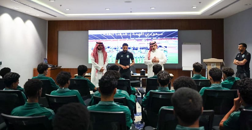 «المسحل» يلتقي لاعبي المنتخب تحت 17 عامًا قبل انطلاق كأس آسيا