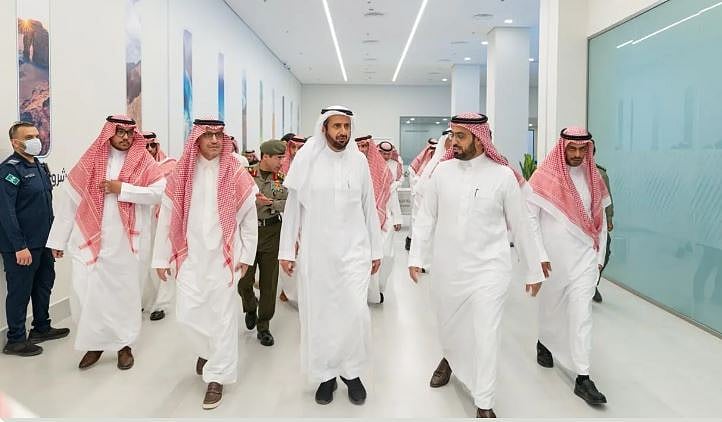 وزير الحج والعمرة يتفقد الاستعدادات الجارية لاستقبال ضيوف الرحمن في منفذ الحديثة
