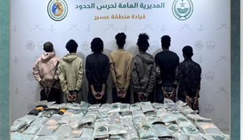 القبض على 7 إثيوبيين لتهريبهم الحشيش وأقراص مخدرة بعسير