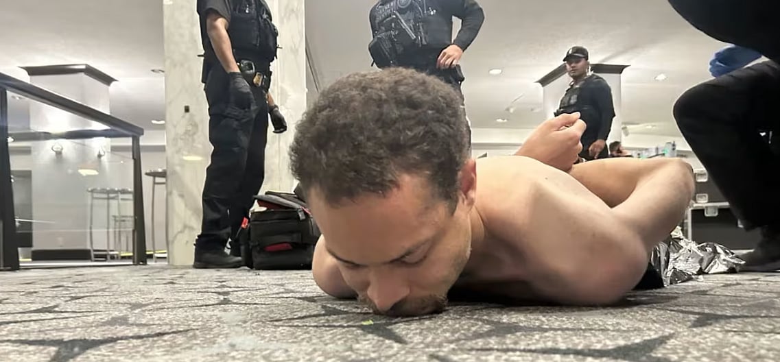 عناصر مكتب التحقيقات الفيدرالي يطوقون منزل مطلق النار على ترامب