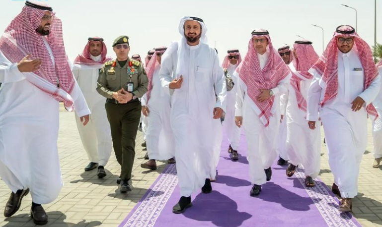 وزير الحج ورئيس الطيران المدني ومحافظ 