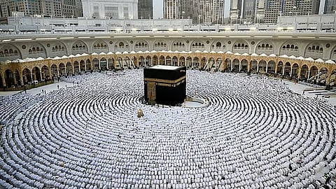 «الحج والعمرة»: بطاقة نسك شرط لدخول الحاج إلى المشاعر المقدسة والمسجد الحرام