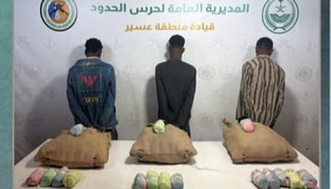 القبض على 3 إثيوبيين لتهريبهم القات بمنطقة عسير