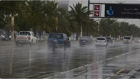 طقس المملكة الثلاثاء.. أمطار رعدية مصحوبة بزخات من البرد ورياح نشطة على عدة مناطق 
