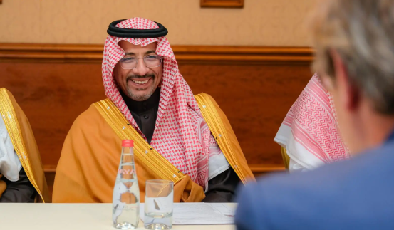 «الخريف» يبحث فرص تعزيز الشراكة مع فرنسا في قطاع التعدين والمعادن