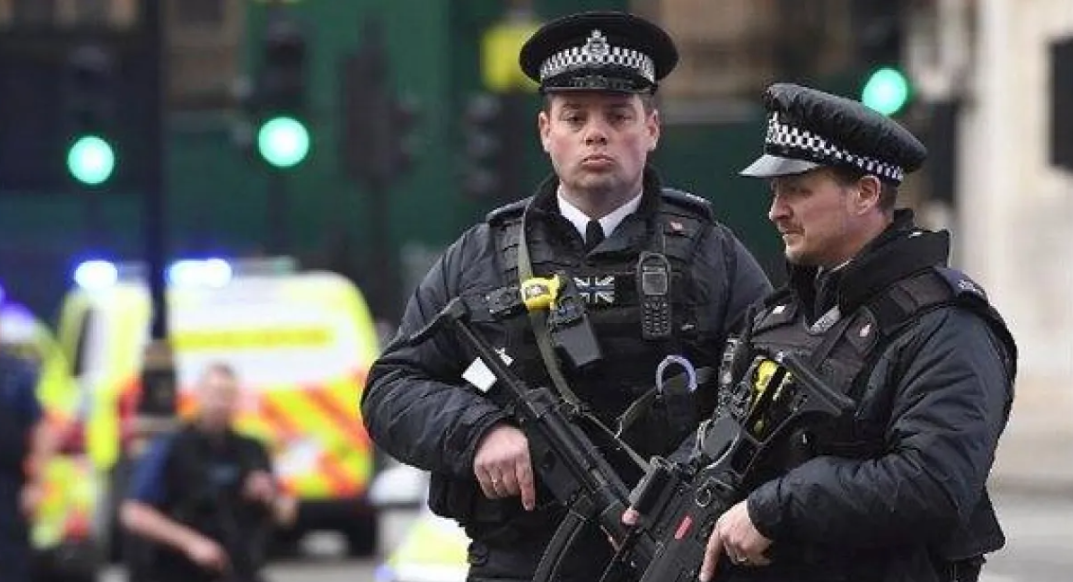 الشرطة البريطانية: القبض على رجل إثر حادثة طعن