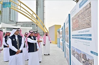 «الحقيل» يتفقد المشاريع والخدمات البلدية في المنطقة الشرقية ويبحث فرص الاستثمار