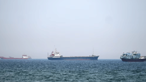 واشنطن تطلب مساعدة دولية لإعادة فتح مضيق هرمز.. وقف الإمدادات يرفع النفط لأعلى مستوى في سنوات