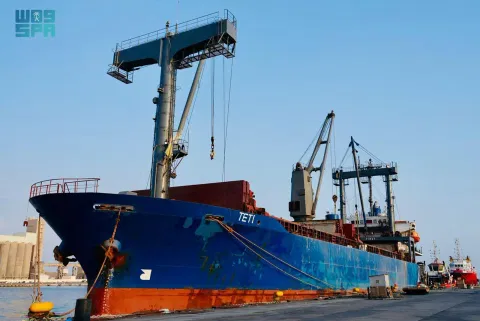 ميناء جازان التجاري يُصدّر أول شحنة من الأسمنت المكيس «البورتلاندي»