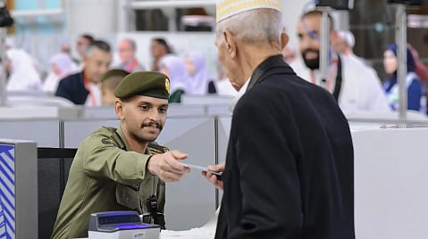 جوازات مطار الأمير محمد بن عبدالعزيز تستقبل أولى رحلات ضيوف الرحمن من أوزبكستان
