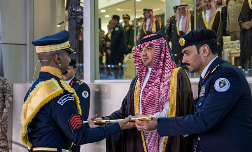 الأمير عبدالعزيز بن سعود يرعى حفل تخريج 1662 طالبًا من كلية الملك فهد الأمنية