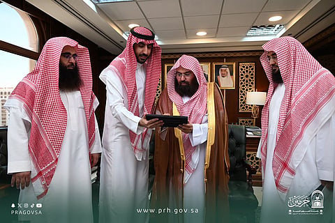 رئيس الشؤون الدينية يدشّن صفحة المزايا والخصومات لمنسوبي المسجد النبوي