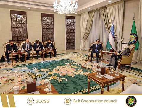 أمين عام مجلس التعاون ووزير خارجية أوزبكستان يبحثان تعزيز التعاون الاقتصادي والأمني