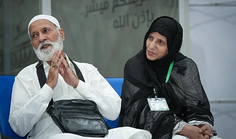 محمد أفضل وزوجته.. حكاية 20 عامًا تلبس الحلم ثوب الإحرام عبر مبادرة «طريق مكة»