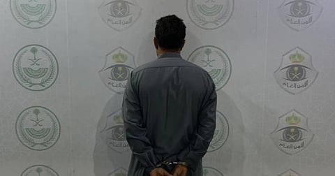 القبض على مقيم يمني ارتكب عمليات نصب بإصدار تصاريح مزورة بدخول العاصمة المقدسة