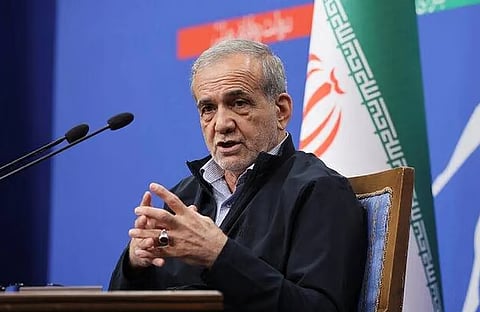 الرئيس الإيراني يكشف عن اجتماع استمر ساعتين ونصف مع المرشد مجتبى خامنئي