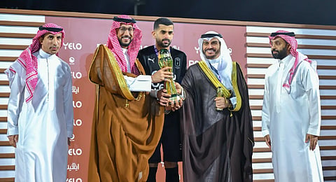 نائب أمير عسير يتوّج أبها بكأس دوري الدرجة الأولى للموسم الرياضي 2025 - 2026