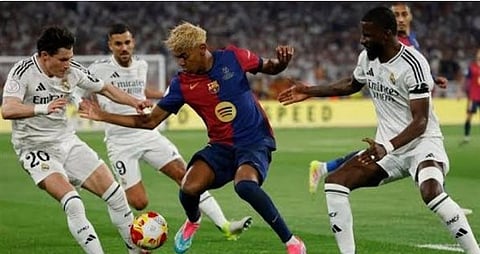 كلاسيكو الأرض.. مواجهة مثيرة بين الريال وبرشلونة في الدوري الإسباني 