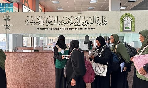 «الشؤون الإسلامية» توزع 51 ألف مطبوعة إرشادية على الحجاج القادمين عبر مطار الملك عبدالعزيز
