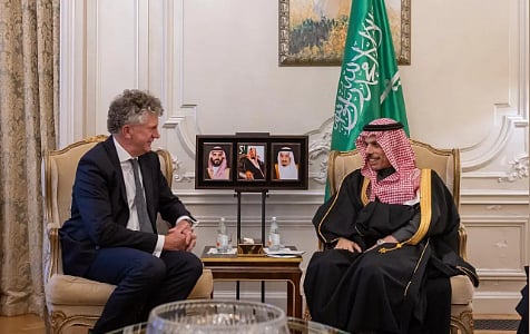 وزير الخارجية يلتقي مستشار الأمن القومي البريطاني ويستعرضان مستجدات الأوضاع بالمنطقة