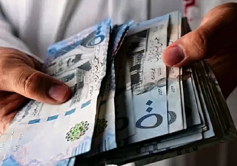 سعر الريال مقابل الدولار والعملات الأجنبية اليوم الثلاثاء 25-11-1447