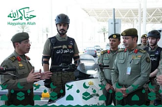 مدير الجوازات المكلّف يقف ميدانيًا على سير العمل بجوازات منفذ جسر الملك فهد
