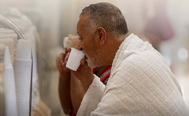 شؤون الحرمين: ماء زمزم مهيأ للشرب وليس للوضوء