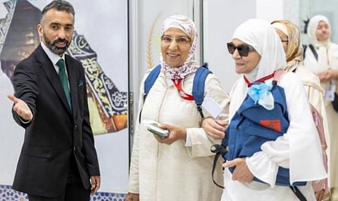 حجاج أكفّاء من المغرب: دلالات العناية في "طريق مكة" أبلغ من أن تُرى