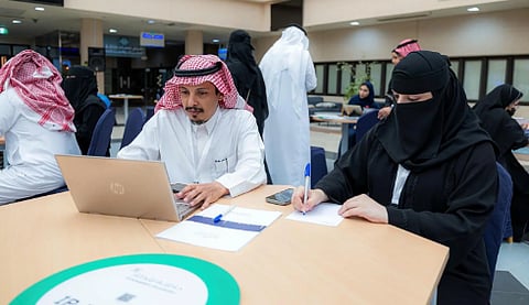 زوجان يحولان قلق أسر أطفال السكري إلى ابتكار تقني بجامعة القصيم