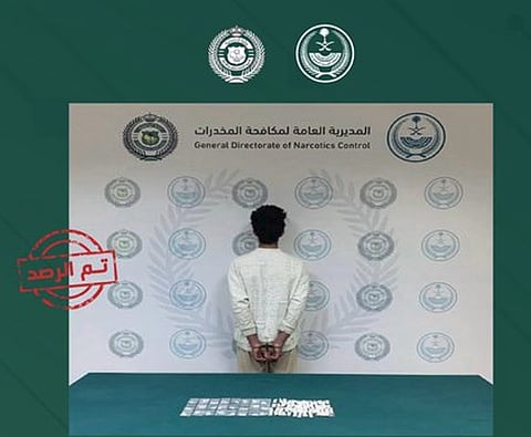 القبض على مقيم نيبالي بمنطقة الحدود الشمالية لترويجه مادة الميثامفيتامين المخدر