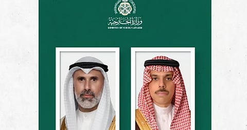 وزير الخارجية يبحث مع نظيره الكويتي آخر التطورات في المنطقة