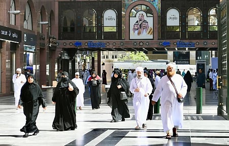  المدينة المنورة تودّع ضيوف الرحمن المتجهين إلى المشاعر المقدسة وتستقبل زوار الداخل
