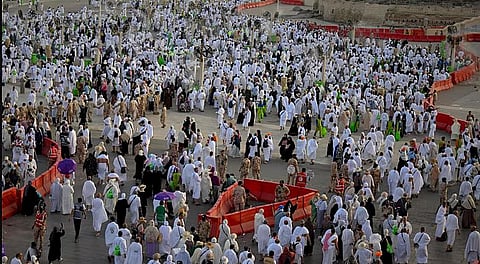 «المرور» تحث الحجاج على التقيد بحركة السير أثناء النفرة من عرفات إلى مُزدلفة