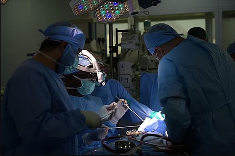 تدخل جراحي ينقذ حاجة موريتانية من فتق سُرّي مُنخنق 