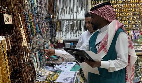 تزامنًا مع توافد ضيوف الرحمن.. "التجارة" تواصل جولاتها الرقابية والتموينية في المدينة المنورة 