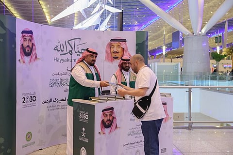 «الشؤون الإسلامية» تواصل توزيع 1.9 مليون نسخة من المصحف الشريف على الحجاج المغادرين