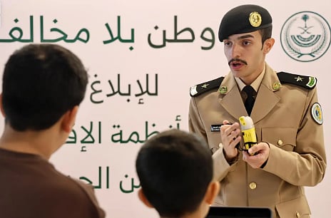 حرس الحدود يقيم معرض «وطن بلا مخالف» بمنطقة عسير