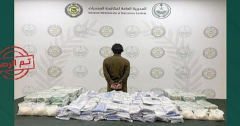 القبض على باكستاني لترويجه الحشيش والميثامفيتامين بالرياض