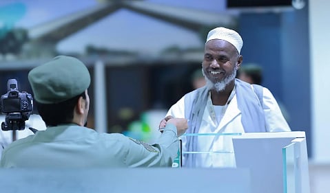 جوازات ميناء جدة الإسلامي تنهي إجراءات مغادرة أولى رحلات ضيوف الرحمن 