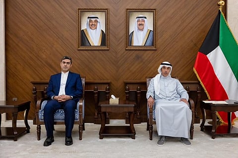 الكويت تطرد 2 من منسوبي السفارة الإيرانية