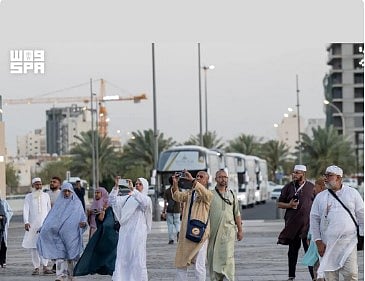 في موسم ما بعد الحج.. زوار المدينة المنورة يتوافدون على المعالم الإسلامية والتاريخية