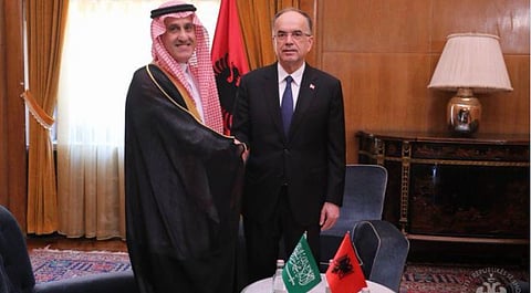 السفير إبراهيم الماضي يسلم أوراق اعتماده سفيرًا فوق العادة ومفوضًا لخادم الحرمين الشريفين لدى ألبانيا