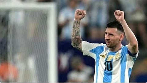 المدرب سكالوني يكشف تطورات حالة ليونيل ميسي الصحية وموقفه من المشاركة في كأس العالم مع الأرجنتين 
